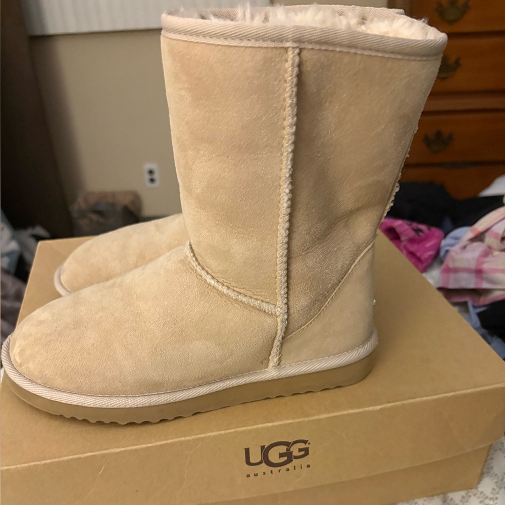 UGG Sand Shoe Box